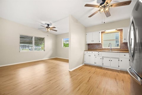 House in Tavares, Florida 3 bedrooms, 115.38 sq.m. № 1249009 - photo 6