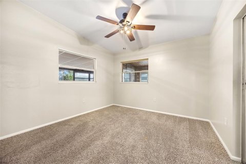 House in Tavares, Florida 3 bedrooms, 115.38 sq.m. № 1249009 - photo 19