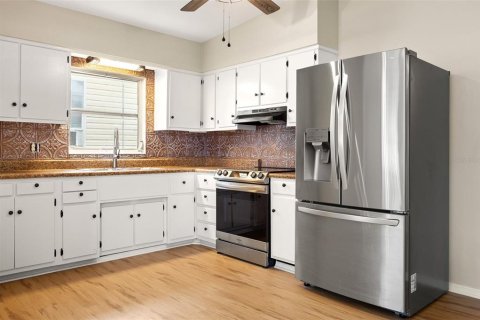 House in Tavares, Florida 3 bedrooms, 115.38 sq.m. № 1249009 - photo 4