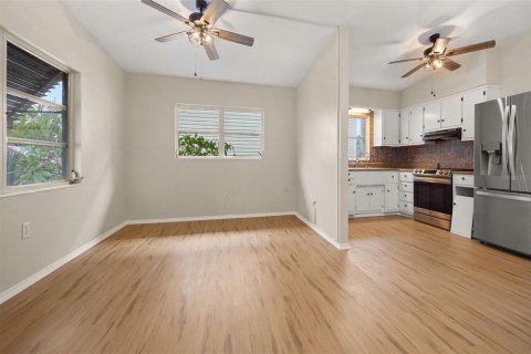 House in Tavares, Florida 3 bedrooms, 115.38 sq.m. № 1249009 - photo 5