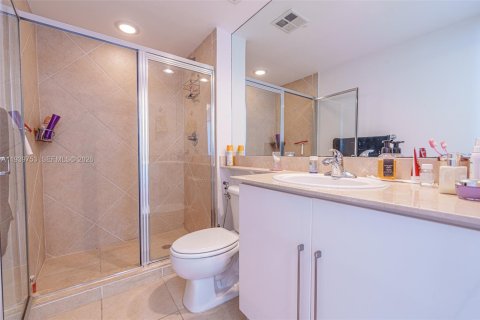 Condo in Miami, Florida, 2 bedrooms  № 2052773 - photo 17