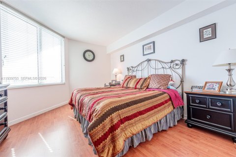 Condo in Miami, Florida, 2 bedrooms  № 2052773 - photo 11