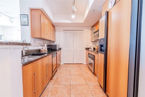 Condo in Miami, Florida, 2 bedrooms  № 2052773 - photo 26