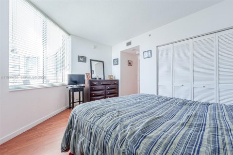Condo in Miami, Florida, 2 bedrooms  № 2052773 - photo 14