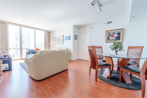 Condo in Miami, Florida, 2 bedrooms  № 2052773 - photo 23