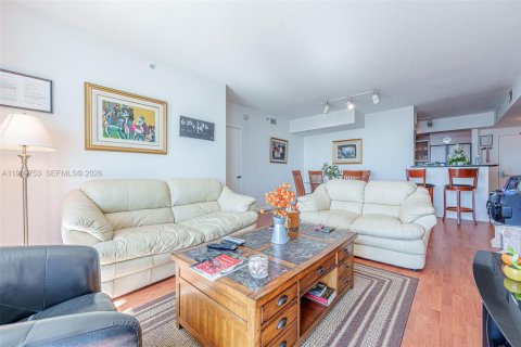 Condo in Miami, Florida, 2 bedrooms  № 2052773 - photo 19