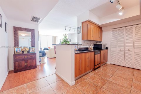 Condo in Miami, Florida, 2 bedrooms  № 2052773 - photo 27