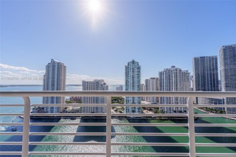 Condo in Miami, Florida, 2 bedrooms  № 2052773 - photo 6