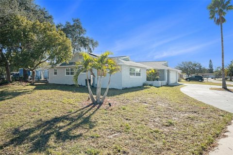 Villa ou maison à vendre à Port Richey, Floride: 4 chambres, 181.9 m2 № 1565319 - photo 5