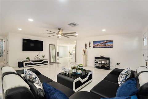 Villa ou maison à vendre à Port Richey, Floride: 4 chambres, 181.9 m2 № 1565319 - photo 7