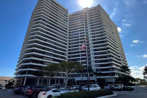 Copropriété à louer à North Palm Beach, Floride: 2 chambres, 245.82 m2 № 1171267 - photo 1
