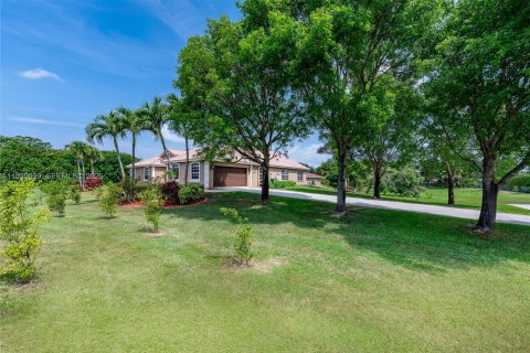 Casa en Southwest Ranches, Florida 7 dormitorios, 534.93 m2 № 2189935