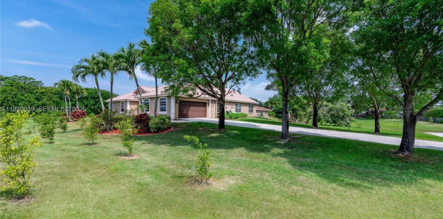 Casa en Southwest Ranches, Florida 7 dormitorios, 534.93 m2 № 2189935