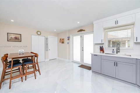 Casa en venta en Southwest Ranches, Florida, 7 dormitorios, 534.93 m2 № 2189935 - foto 20