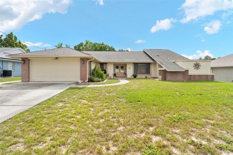 Casa en venta en Spring Hill, Florida, 3 dormitorios, 178.47 m2 № 1912603 - foto 1