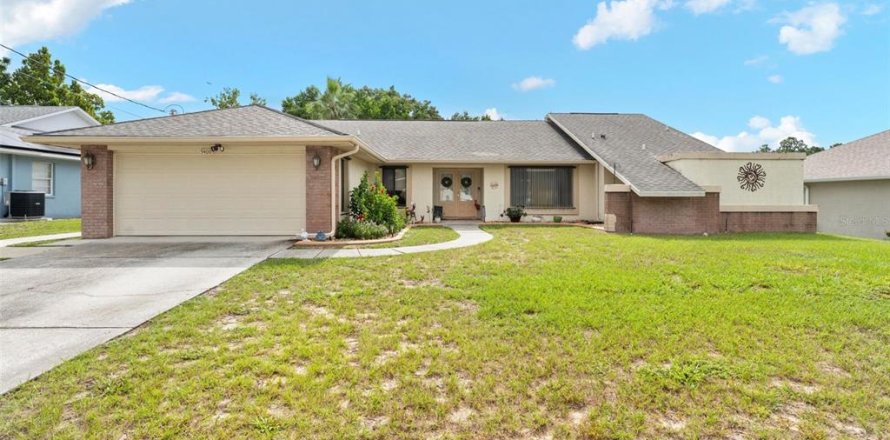 Casa en Spring Hill, Florida 3 dormitorios, 178.47 m2 № 1912603