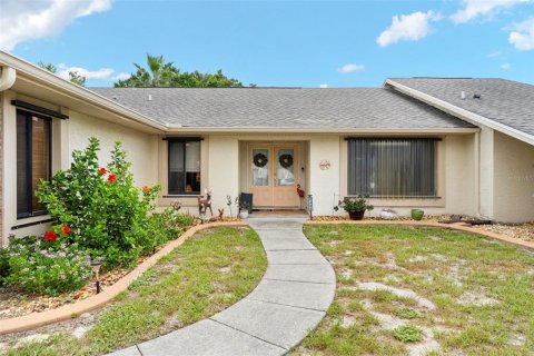 Casa en venta en Spring Hill, Florida, 3 dormitorios, 178.47 m2 № 1912603 - foto 3