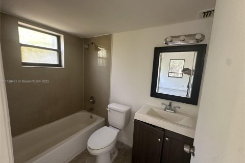 Condo in West Palm Beach, Florida, 2 bedrooms  № 1962574 - photo 18