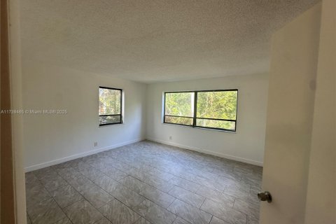 Condo in West Palm Beach, Florida, 2 bedrooms  № 1962574 - photo 15