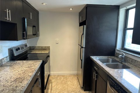 Condo in West Palm Beach, Florida, 2 bedrooms  № 1962574 - photo 3