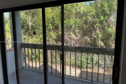 Condo in West Palm Beach, Florida, 2 bedrooms  № 1962574 - photo 9