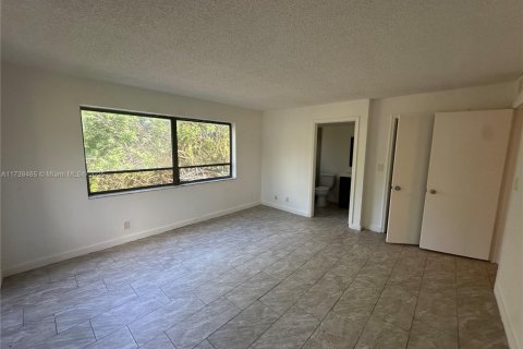 Condo in West Palm Beach, Florida, 2 bedrooms  № 1962574 - photo 16