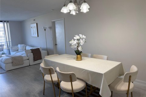 Снять в аренду кондоминиум в Авентура, Флорида 2 спальни, 98.66м2, № 2010690 - фото 3