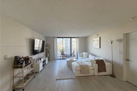 Снять в аренду кондоминиум в Авентура, Флорида 2 спальни, 98.66м2, № 2010690 - фото 2