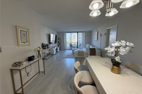 Кондоминиум с 2 спальнями в Авентура, Флорида № 2010690