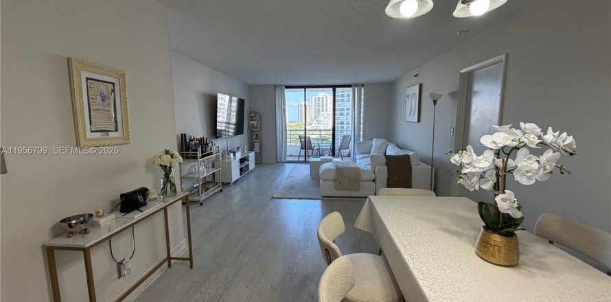 Кондоминиум с 2 спальнями в Авентура, Флорида № 2010690