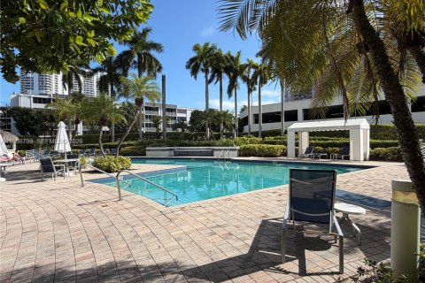 Снять в аренду кондоминиум в Авентура, Флорида 2 спальни, 98.66м2, № 2010690 - фото 26