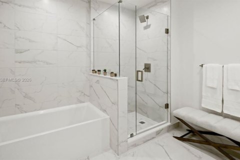 Condo in Hallandale Beach, Florida, 2 bedrooms  № 2029738 - photo 26