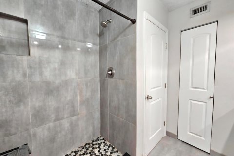 Condo in Coconut Creek, Florida, 1 bedroom  № 2382917 - photo 9