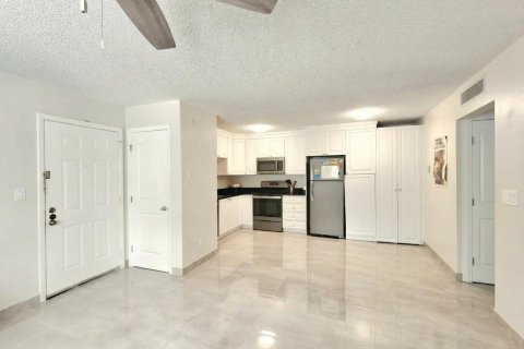 Condo in Coconut Creek, Florida, 1 bedroom  № 2382917 - photo 2