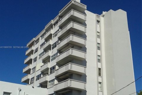 Condo in Miami Beach, Florida, 1 bedroom  № 2030500 - photo 19