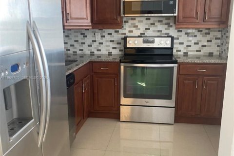 Condo in Miami Beach, Florida, 1 bedroom  № 2030500 - photo 6