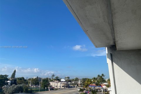 Condo in Miami Beach, Florida, 1 bedroom  № 2030500 - photo 4