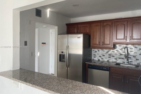 Condo in Miami Beach, Florida, 1 bedroom  № 2030500 - photo 7