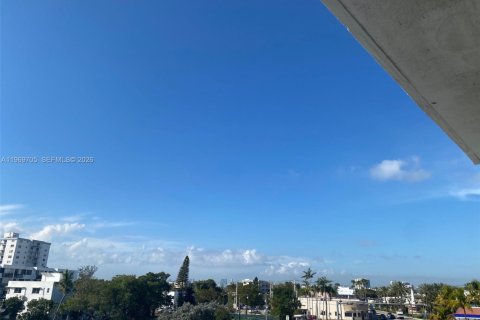 Condo in Miami Beach, Florida, 1 bedroom  № 2030500 - photo 5