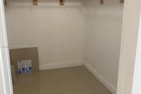 Condo in Miami Beach, Florida, 1 bedroom  № 2030500 - photo 14