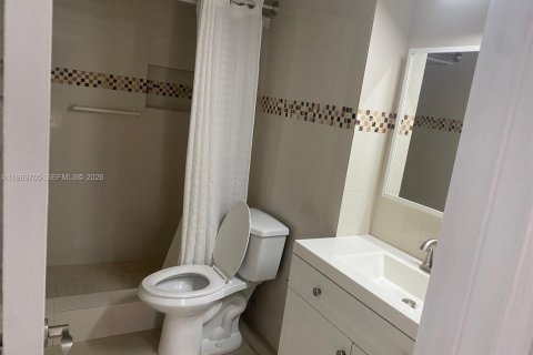 Condo in Miami Beach, Florida, 1 bedroom  № 2030500 - photo 11