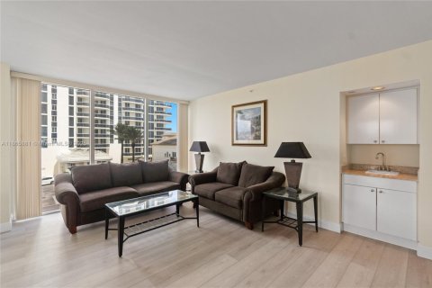 Copropriété à vendre à Miami Beach, Floride: 2 chambres, 128.21 m2 № 1926612 - photo 8