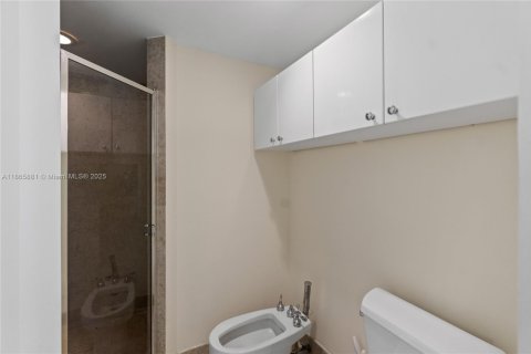 Copropriété à vendre à Miami Beach, Floride: 2 chambres, 128.21 m2 № 1926612 - photo 23