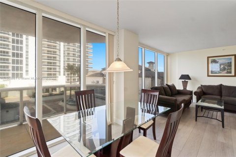 Copropriété à vendre à Miami Beach, Floride: 2 chambres, 128.21 m2 № 1926612 - photo 1