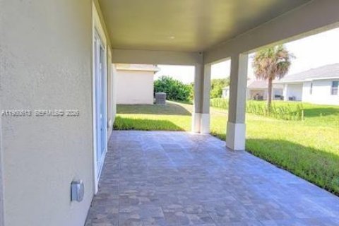 House in LaBelle, Florida 3 bedrooms, 155.52 sq.m. № 2062459 - photo 12