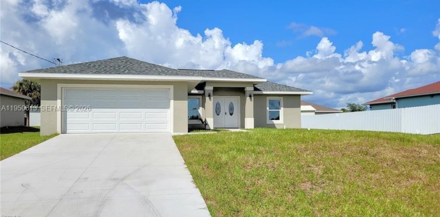 House in LaBelle, Florida 3 bedrooms, 155.52 sq.m. № 2062459