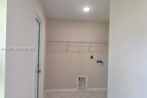 House in LaBelle, Florida 3 bedrooms, 155.52 sq.m. № 2062459 - photo 11