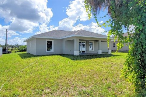 House in LaBelle, Florida 3 bedrooms, 155.52 sq.m. № 2062459 - photo 2