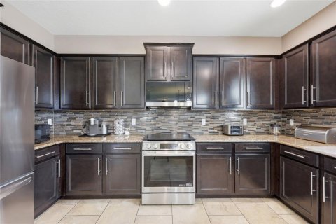 House in Davenport, Florida 4 bedrooms, 260.96 sq.m. № 2231747 - photo 16