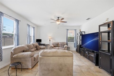 House in Davenport, Florida 4 bedrooms, 260.96 sq.m. № 2231747 - photo 23
